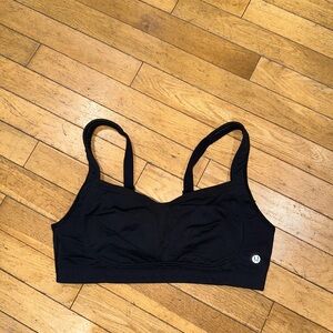 Woman’s Lululemon athletic sports bra